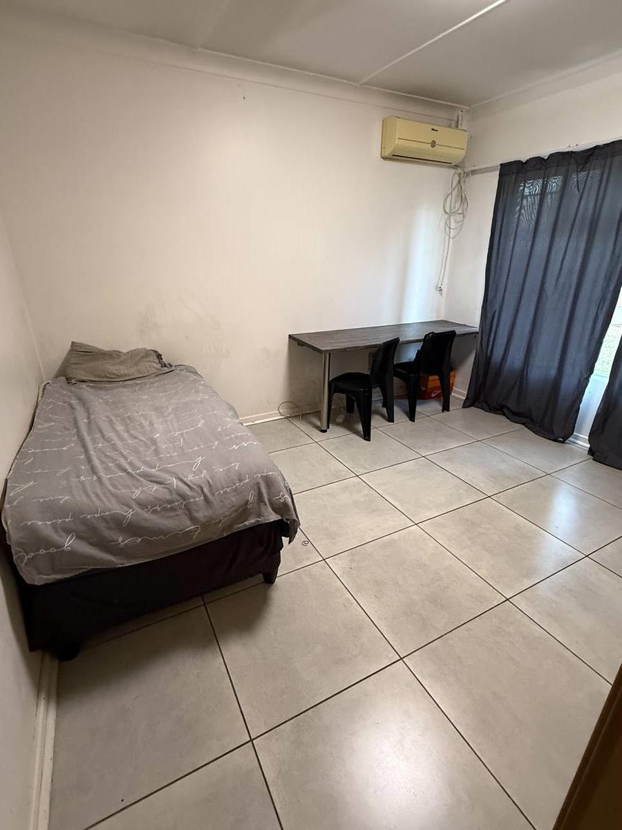 Bedroom — single room with desk