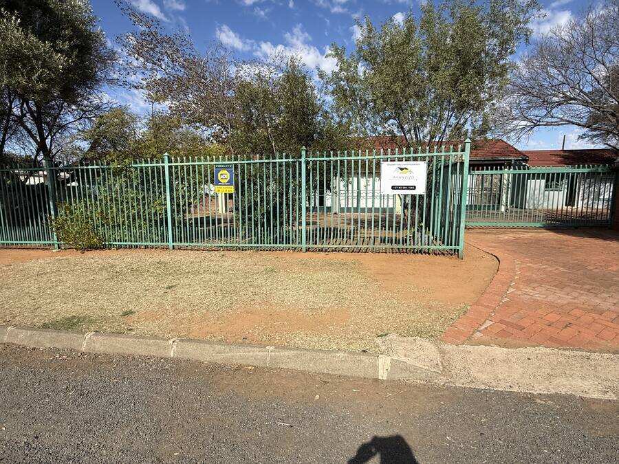 Street view — Fidelity ADT and Phanzizo sign