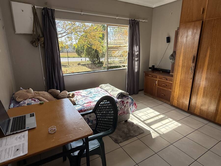 44 Wynand Mouton spacious bedroom