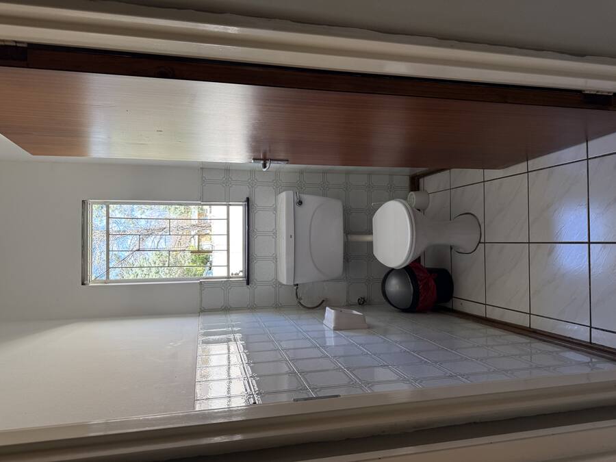 Toilet 2