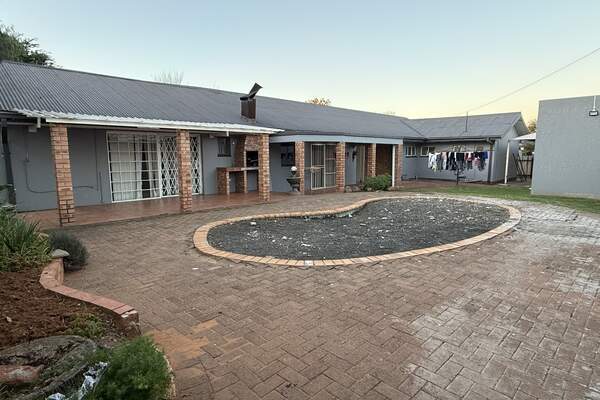 78 Van Zyl courtyard